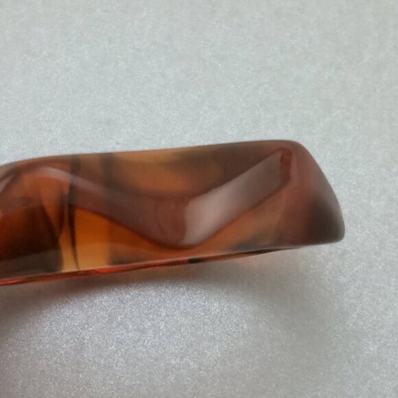 Vintage Genuine Lucite Bangle Bracelet Made in Hong Kong Amber Brown Hue Plastic - Picture 10 of 10